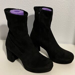 NWOT Black Women's Suede Stretchy Ankle Boots Size 9